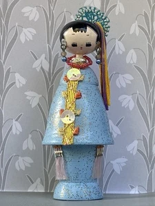 Vintage CHINA ASIA it’s a small world Disneyland Souvenir Kokeshi Holz Puppe - Bild 1 von 7