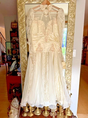 Nuevo con etiquetas Vestido de novia vintage francés de encaje California marfil encaje satinado cuentas 16 Foto 1 de 4