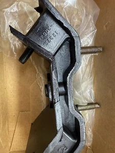 Left Automatic Transmission Mount 12372-20040 - Picture 1 of 3