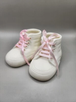 Zapatos de Bebé Estatuillas Azul Blanco Cerámica Zapatos Cinta Rosa REGALO BEBÉ NIÑA Decoración Foto 1 de 4