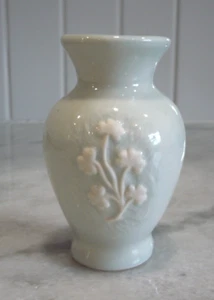 Vintage Porzellan kleine Vase weiß Blumen floral blau grün signiert von Cyril Cullen - Bild 1 von 13