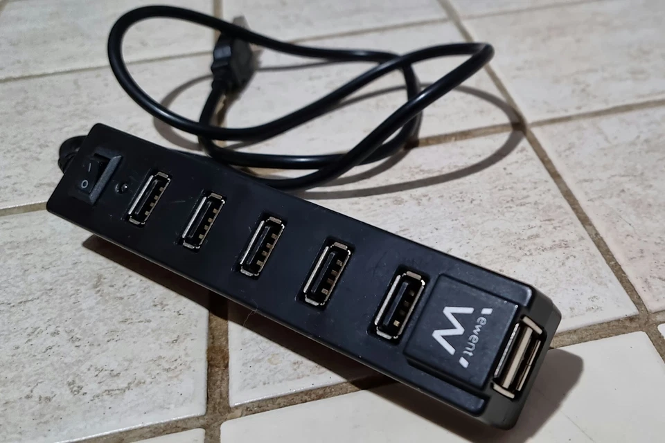 Porta multipla USB-2 autoalimentata - Immagine 1 di 1