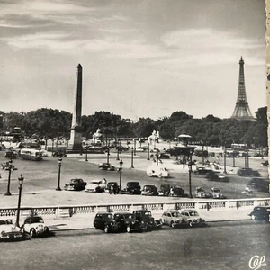 PARIS CONCORDE PLAZA FRANCE CARS EIFFEL BLACK WHITE DAY VINTAGE RPPC POSTCARD - Picture 1 of 4
