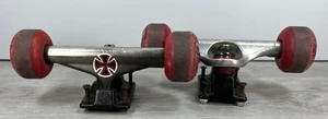 Set camion skateboard indipendente 7,5 forgiato stadio 10 logo nero - Foto 1 di 9