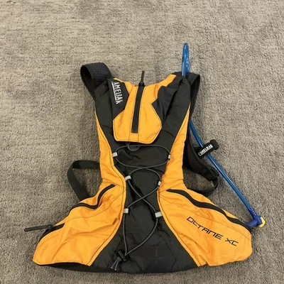 Mochila de hidratação Camelbak Octane XC 2L reservatório de latas para caminhadas com bexiga - Imagem 1 de 4