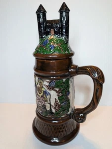 Piedra de cerveza de cerámica vintage para aficionados con rey y gnomos bailarines, tapa de castillo - Imagen 1 de 24