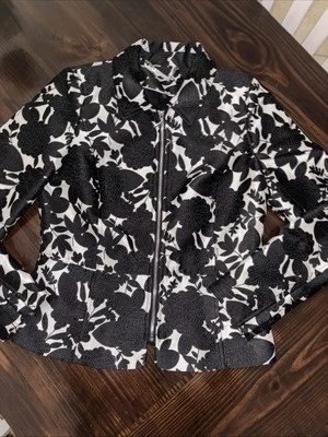 Блейзер женский White House Black Market белый черный с цветочным принтом парча размер 4 - Изображение 1 из 4