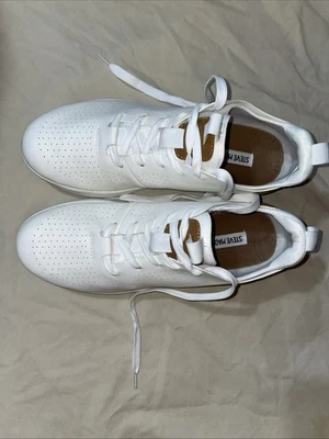 Steve Madden P-Razer,  Men’s Size 9M, Lightweight, Breathable, Stylish - Image 1 of 4