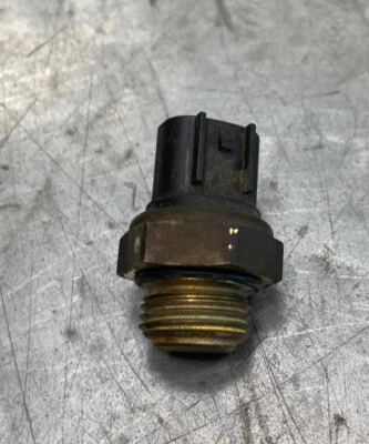 2003 2004 SUZUKI GSXR1000 GSX-R ВЕНТИЛЯТОР ПЕРЕКЛЮЧАТЕЛЬ ОХЛАЖДАЮЩЕЙ ЖИДКОСТИ ДАТЧИК ТЕМПЕРАТУРЫ РАДИАТОР - Изображение 1 из 3