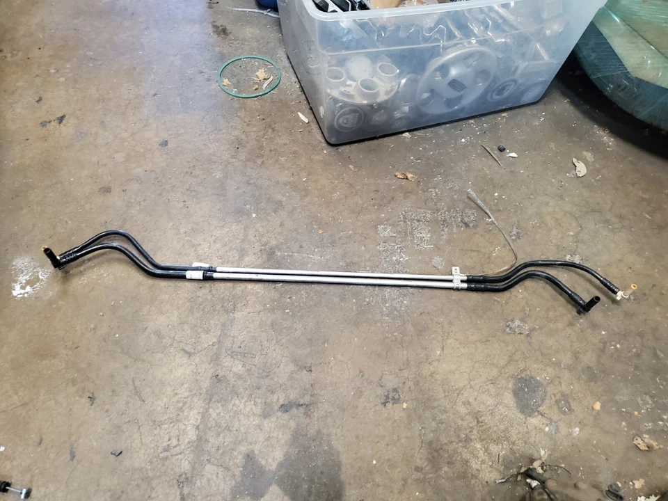 2000 2001 2002 LINCOLN LS FUEL AND FUEL SENDING PUMP LINES - Image 1 of 3