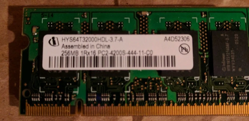 Infineon 256MB 1RX16 PC2-4200S-444-11-C0 HYS64T64020HDL-3.7-A - Image 1 of 1