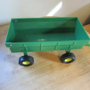 EUC Green John Deere Flared Box Wagon grün von Ertl Kunststoff 8x4 - Bild 1 von 3