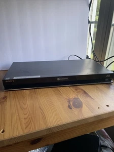 Reproductor de discos/DVD Blu-ray 3D Sony BDP-BX57 1080p con HDMI - Sin control remoto - Imagen 1 de 9