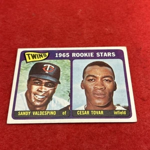 1965 Topps Baseball #201 Twins Rookie Stars con Cesar Tovar - Foto 1 di 8