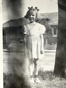 UB Foto 1945 Mädchen Sichtverhinderung 40er Jahre - Bild 1 von 3