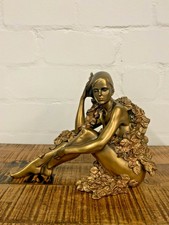 Sitzende Frau Statue | bronze handbemalt | 33cm | Weihnachtsdekoration