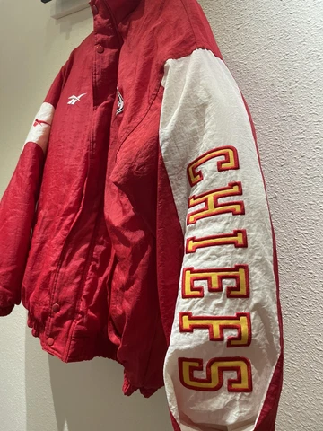 Kansas  City Chiefs Vtg 90’s  Reebok Jacket NFL Pro Line Puffer Coat Size Medium Cover