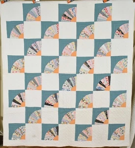 Wonderful Vintage 30s "Grandmother's Fan" Antique Quilt, Green & Cheddar Accents - Picture 1 of 7