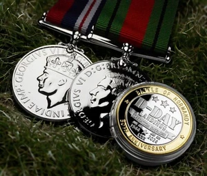 D-DAY LANDINGS 80th Anniversary Commemorative Coin & WW2 Defence/War Medal Set. - Picture 1 of 17