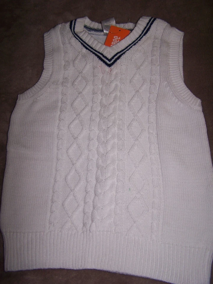 NWT GYMBOREE WHITE and NAVY BLUE CABLE SWEATER VEST Size EXTRA SMALL 4  - Image 1 of 1