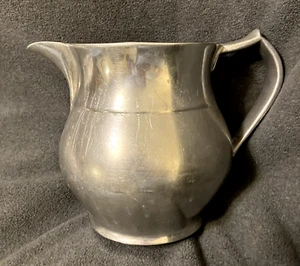Jarra de peltre vintage Wilton Columbia PA con mango de 6" de altura hecha en EE. UU. - Imagen 1 de 7