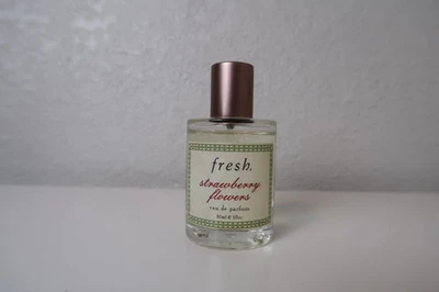 Fresh Strawberry Flowers Eau De Parfum Spray 1 fl oz / 30 ml Auténtico Foto 1 de 3