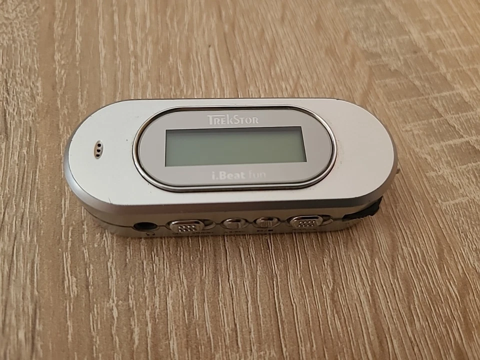TrekStor i.Beat fun MP3-Player kompakter Klassiker in Silber Kult 2000er - Bild 1 von 3