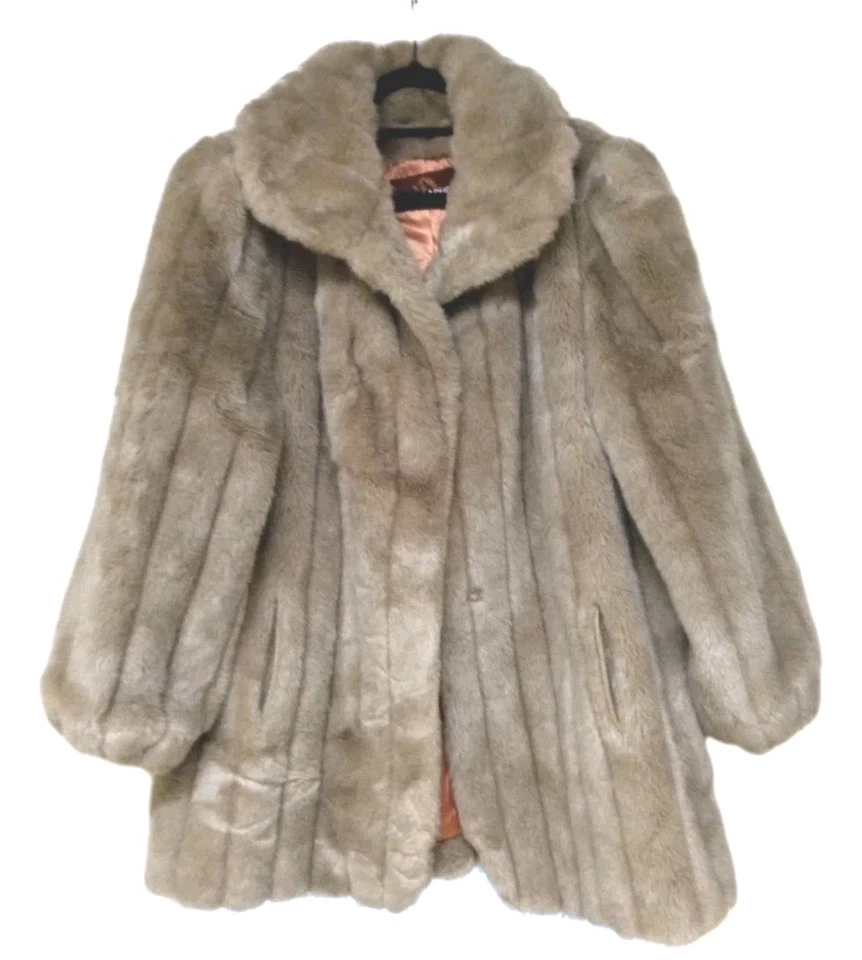 Casaco grande XL pele sintética cetim forrado bolsos frontais Jordache vintage 33" de comprimento  - Imagem 1 de 4