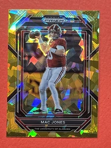 Selecciones de draft Panini Prizm 2023 Mac Jones Gold Cracked Ice Prizm #70 Alabama - Imagen 1 de 2