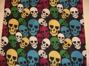 Neues Bandana mehrfarbige Totenköpfe  - Bild 1 von 1