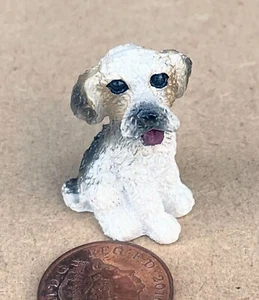 Puppenhaus Sitzender Weiß Hund Miniatur Kunstharz 1:12 Maßstab Welpe Z17 Tumdee - Bild 1 von 3
