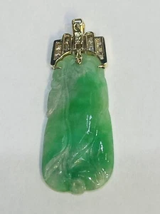 Colgante vintage de oro macizo de 14K tipo A de jade y diamantes - Imagen 1 de 11