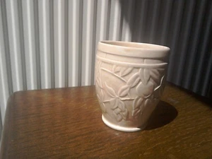 Small Paramount Pottery Vase - Picture 1 of 4