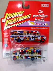 JOHNNY LIGHTNING THE PARTRIDGE FAMILY BUS HOLLYWOOD ON WHEELS NIB - Picture 1 of 2