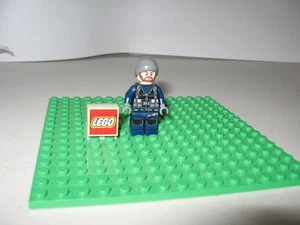 LEGO MINIFIGURE RETIRED ACU GUARD FROM 2018 APPEARED IN ONLY 1 SET - Picture 1 of 6