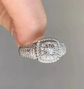 Hermoso anillo para mujer de diamantes simulados de corte redondo de 2 quilates enchapado en oro blanco de 14 k - Imagen 1 de 5