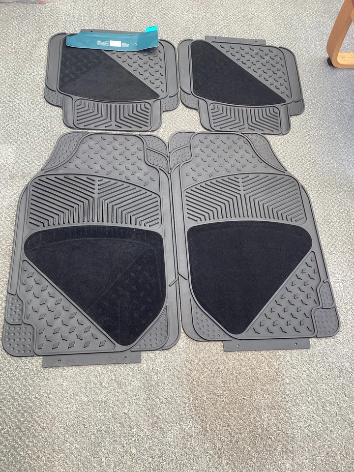 Halfords Carpet & Rubber Mat 4 Piece Set 337286 - Image 1 of 2