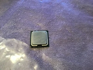 Intel Core 2 Duo-E4600 (SLA94) 2-Core 2.4 GHz 2 MB LGA 775 CPU/Processor - Picture 1 of 2