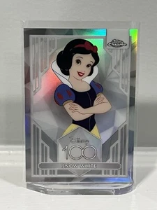 Blancanieves 2023 Topps Cromo Disney 100 Refractor #66 Paralelo Aniversario Holo - Imagen 1 de 3