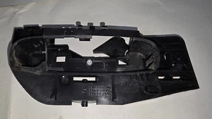 Soporte de chasis manija de puerta trasera derecha Dodge Charger 2011-2023 OEM - Imagen 1 de 5