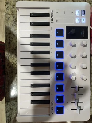 Arturia MiniLab 3 MIDI Controller – Excellent Condition, USB-C Cable Included - Image 1 of 4