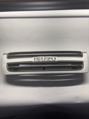 Conjunto de rejilla superior Isuzu Trooper 1998-2002 Foto 1 de 4