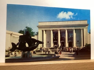 Robert Howard’s Whale Fountain: San Francisco, CA - Vintage Postcard - Picture 1 of 3