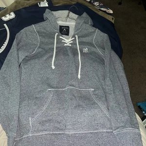 Antigua Men’s Medium New York Yankees Hoodie With Lace V Neck - Picture 1 of 12