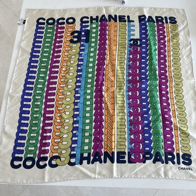 Bandana/Bufanda Chanel Estampada Sarga de Seda Crudo Negro Multicolor Nueva Otra Foto 1 de 4