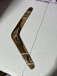 Old ABORIGINAL carved wood BOOMERANG - origin Queensland Aboriginal Creations - Foto 1 di 8