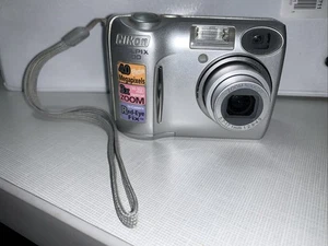◇ Cámara digital Nikon COOLPIX 4600 4,0 MP (plateada) - PROBADA funcionando  - Imagen 1 de 10