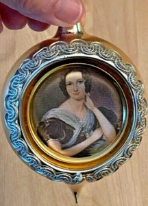 VINTAGE ITALY INDENT WOMEN PORTRAIT GOLD CHRISTMAS ORNAMENT  - Picture 1 of 3