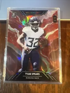 Tyjae Spears 2023 Wild Card Wild Chrome Red Rookie RC #WCL-PR Titans Tulane /10 - Bild 1 von 7