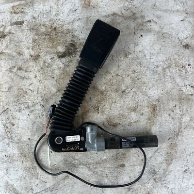 2004 BMW 330ci 325ci 325i 330i Front Right Passenger  Seat Belt Buckle Tensioner — 第 1/4 张图片